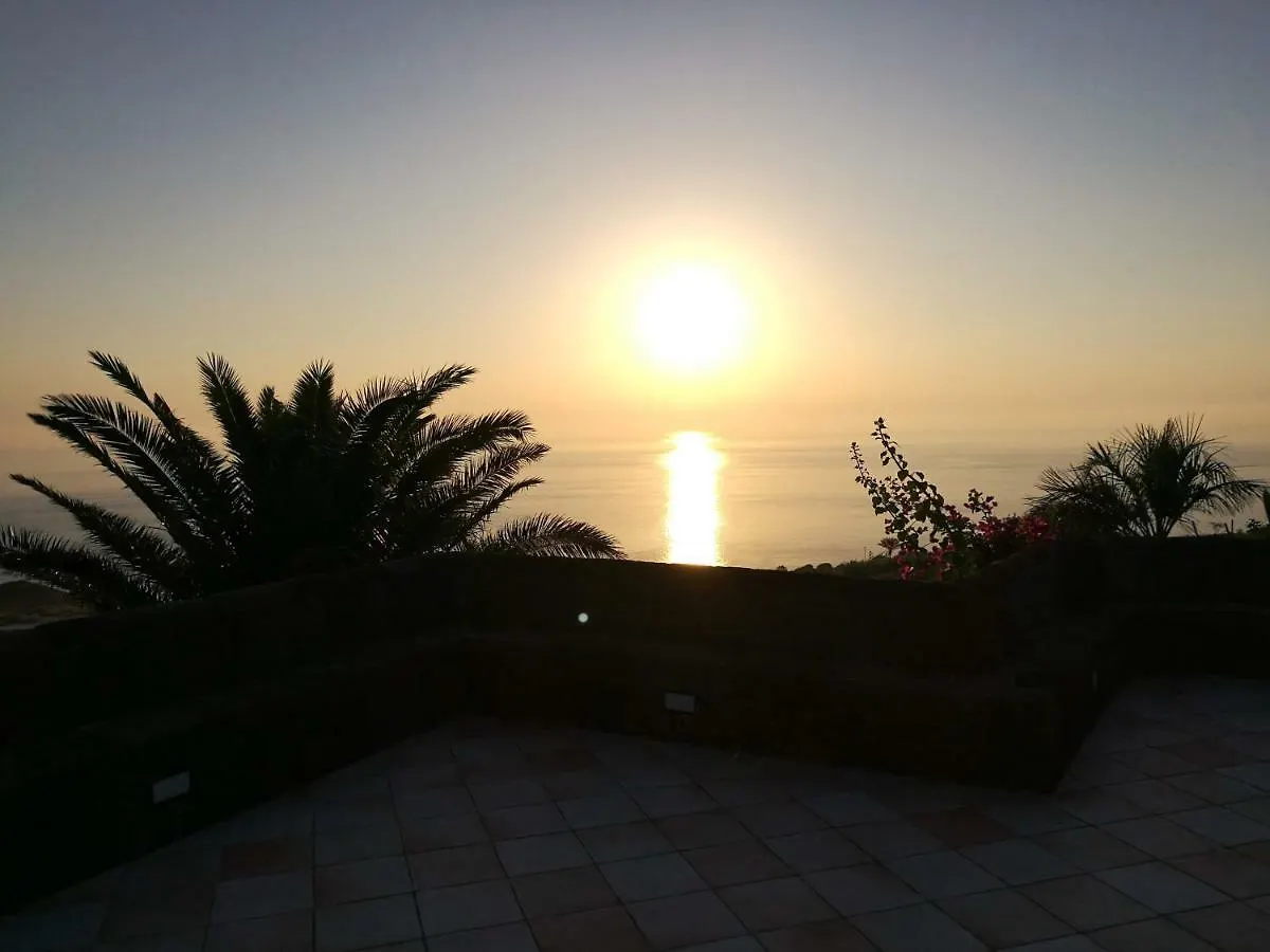 Penzion Hotel Dammusi Il Carrubo Kamma