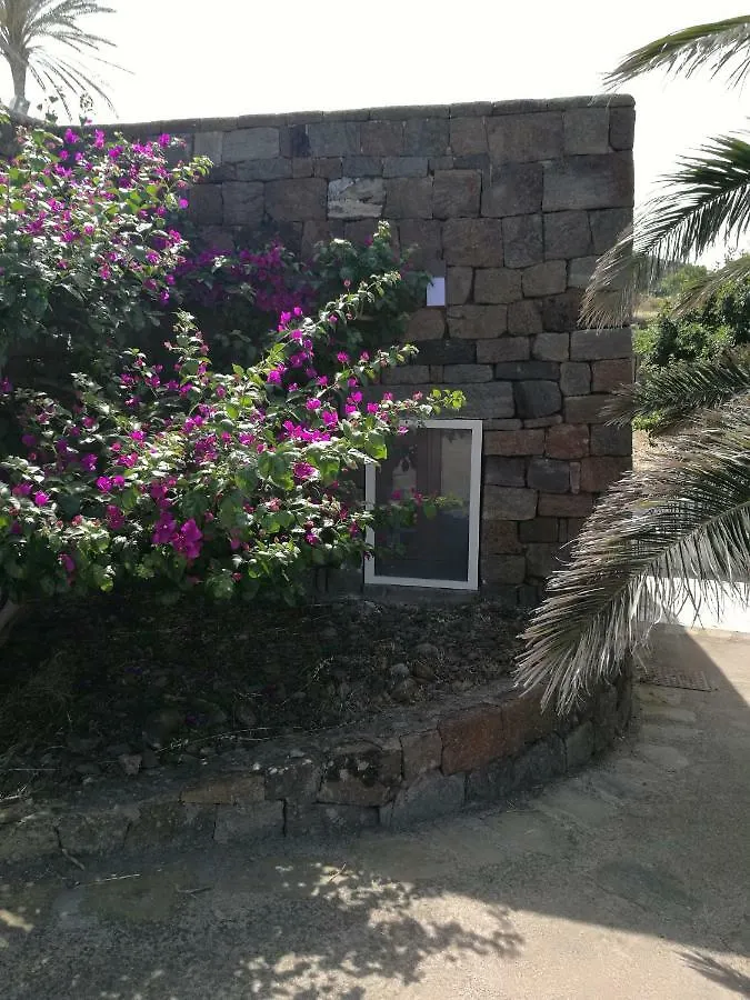 Penzion Hotel Dammusi Il Carrubo Kamma