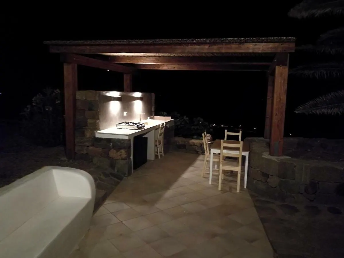 Hotel Dammusi Il Carrubo Kamma 0*,  Italia